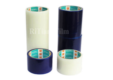 Film plastico resistente UV materiale del PE, viscosità di superficie del rotolo di film di protezione buona