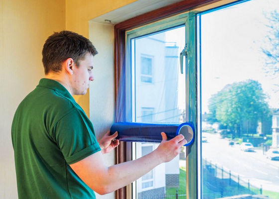 Un buon prezzo. Pellicola protettiva PE autoadesiva in linea
