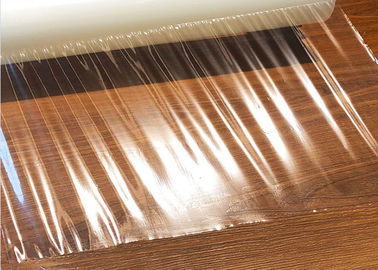 Un buon prezzo. Film laminato protettivo del PE dimensione di 200m * di 1240mm facile applicarsi e pelare in linea